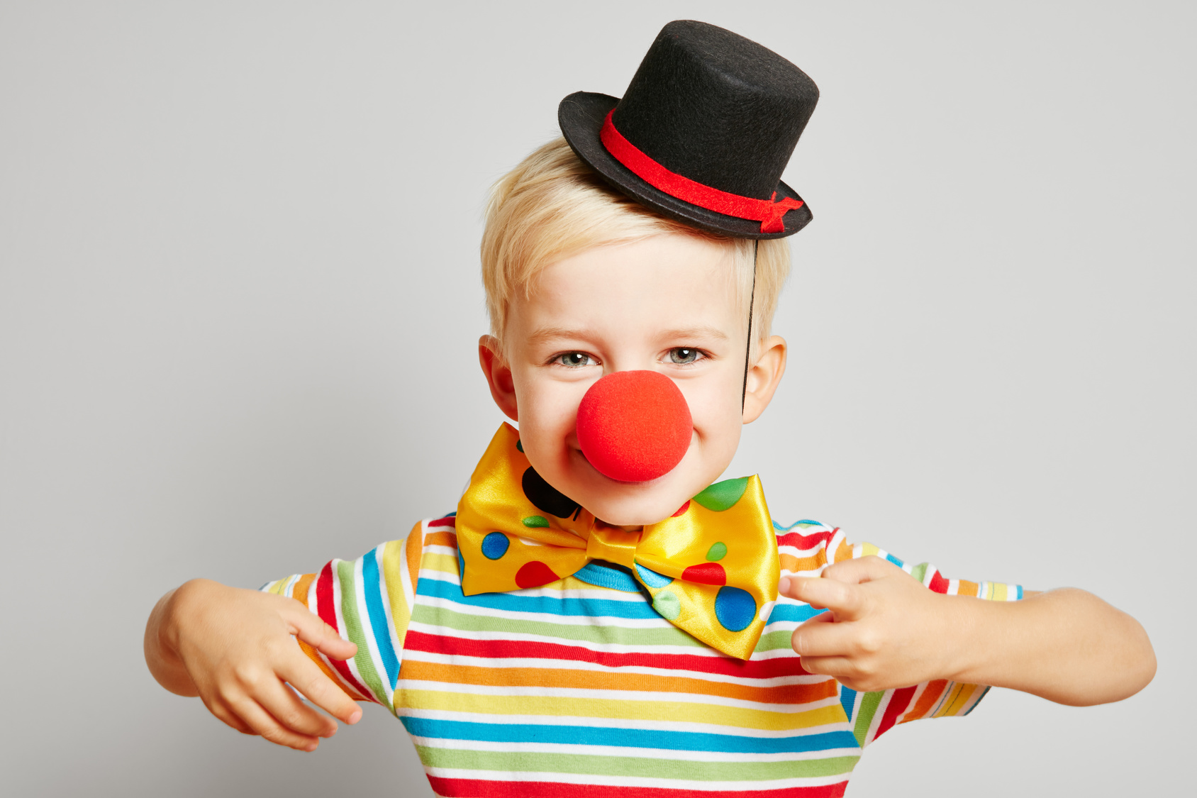 Enfant déguisé en clown